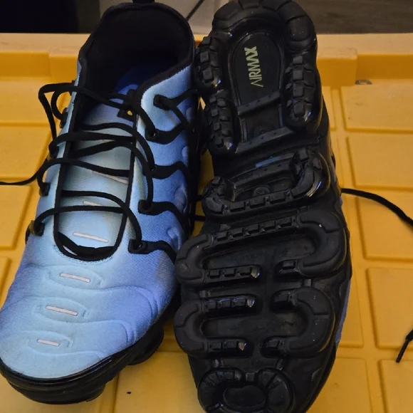 Nike Air Max Men’s Light Blue and Black Lace-Up Sneakers - Picture 4 of 4